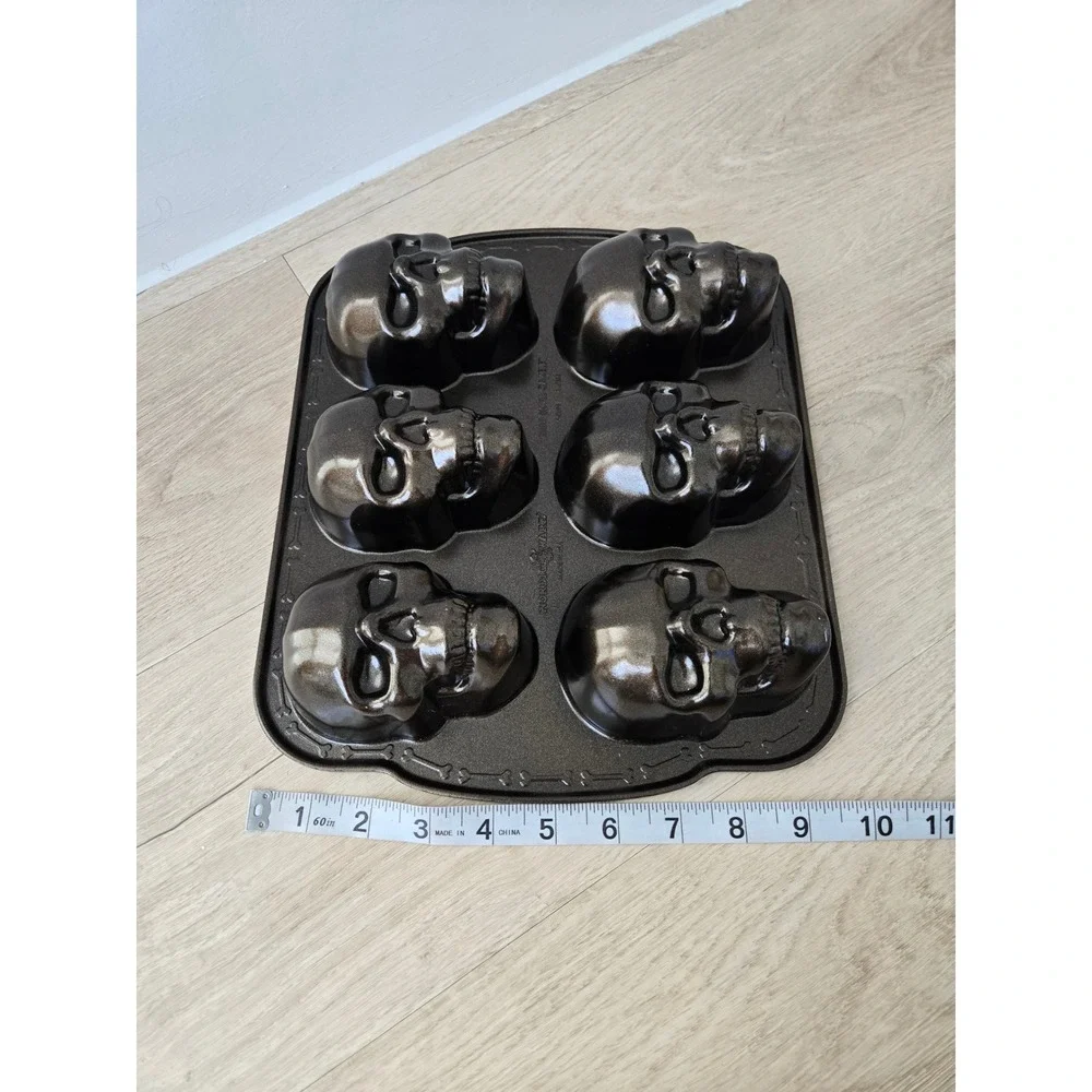 Nordic Ware Mini Skull Cakelet Pan 6 Cast Aluminum Bronze Halloween spooky
